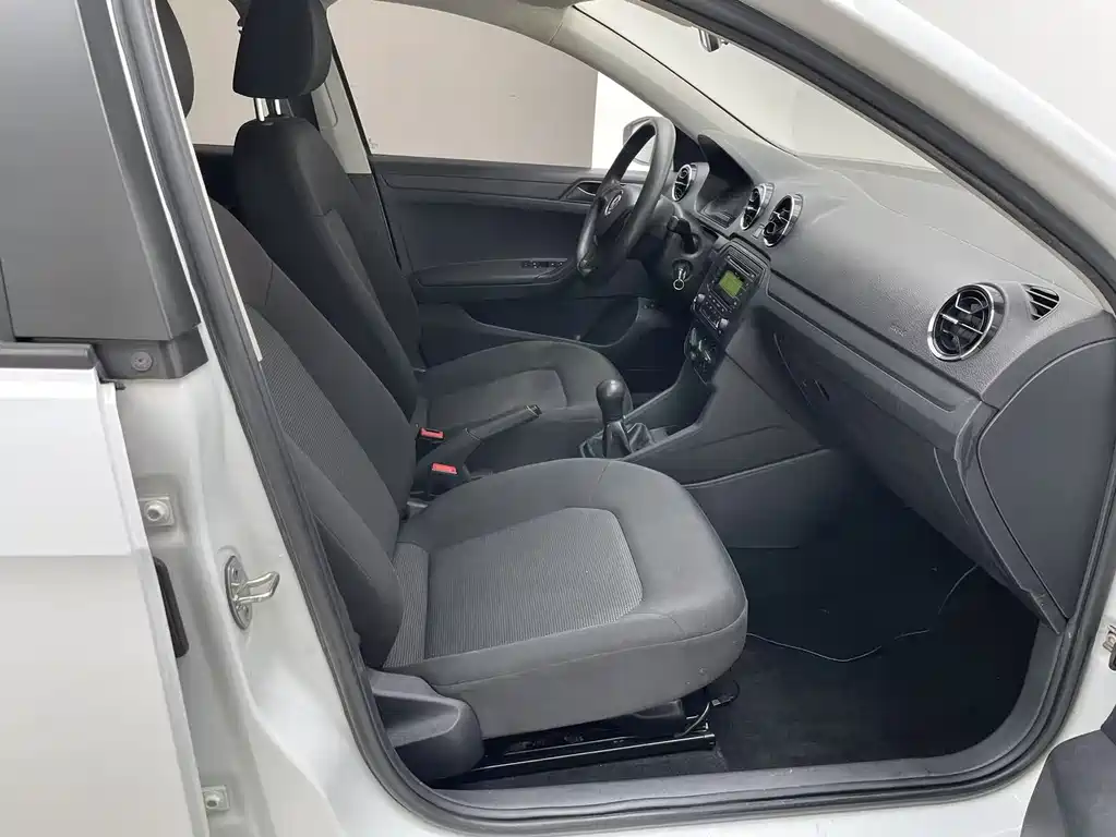 Volkswagen Jetta 2018 — фото 15