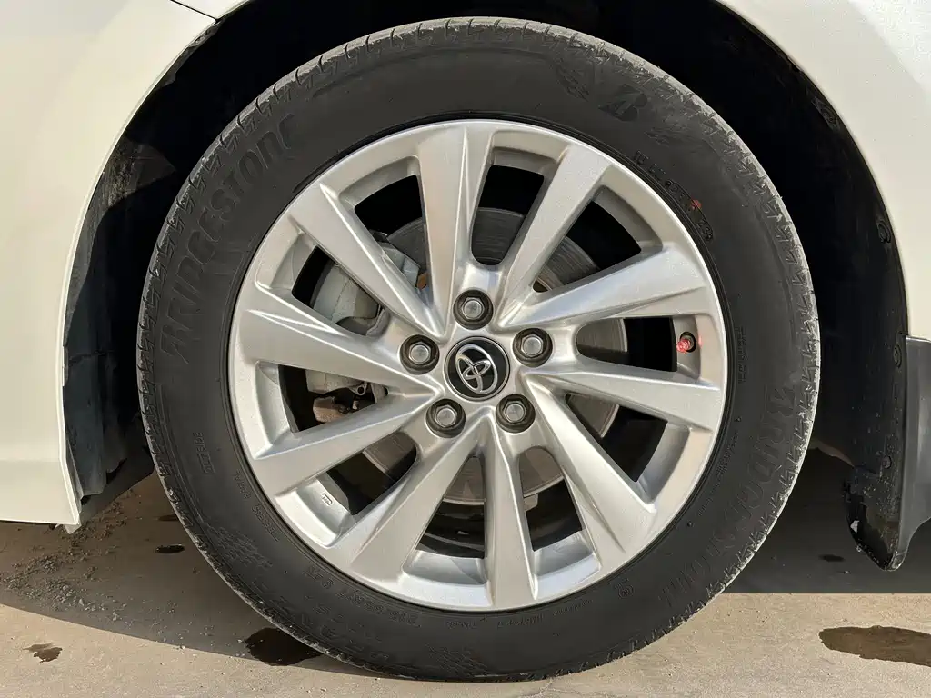 Toyota Camry 2023 — фото 15