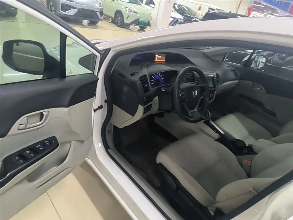 Honda Civic 2015 — фото 16