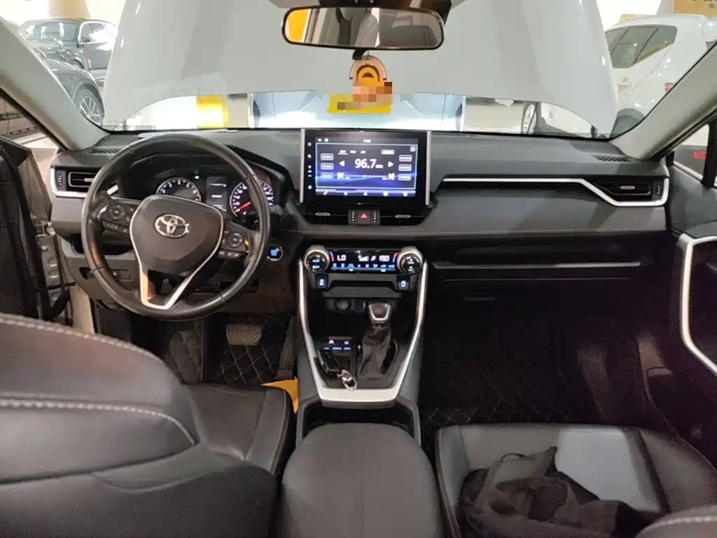 Toyota Wildlander 2023 — фото 10
