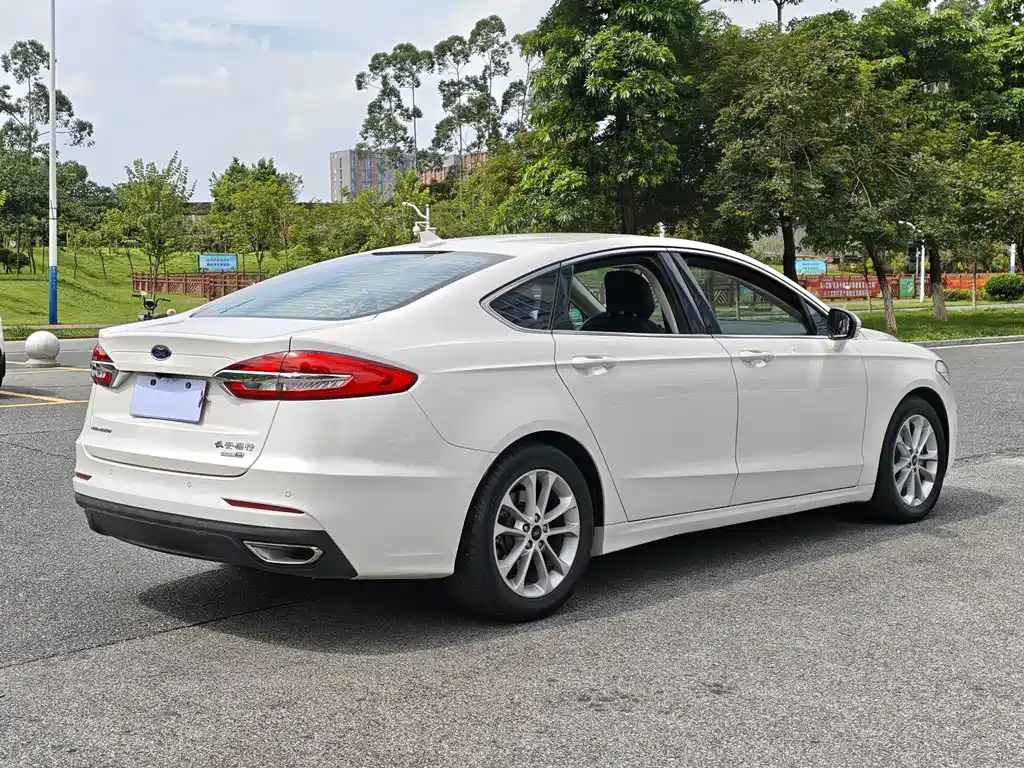 Ford Mondeo 2022 — фото 18