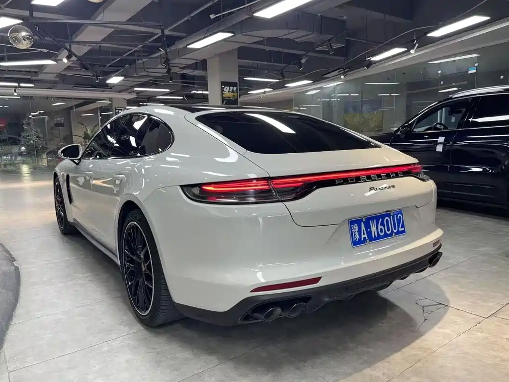 Porsche Panamera 2022