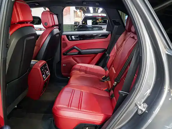 Porsche Cayenne 2022