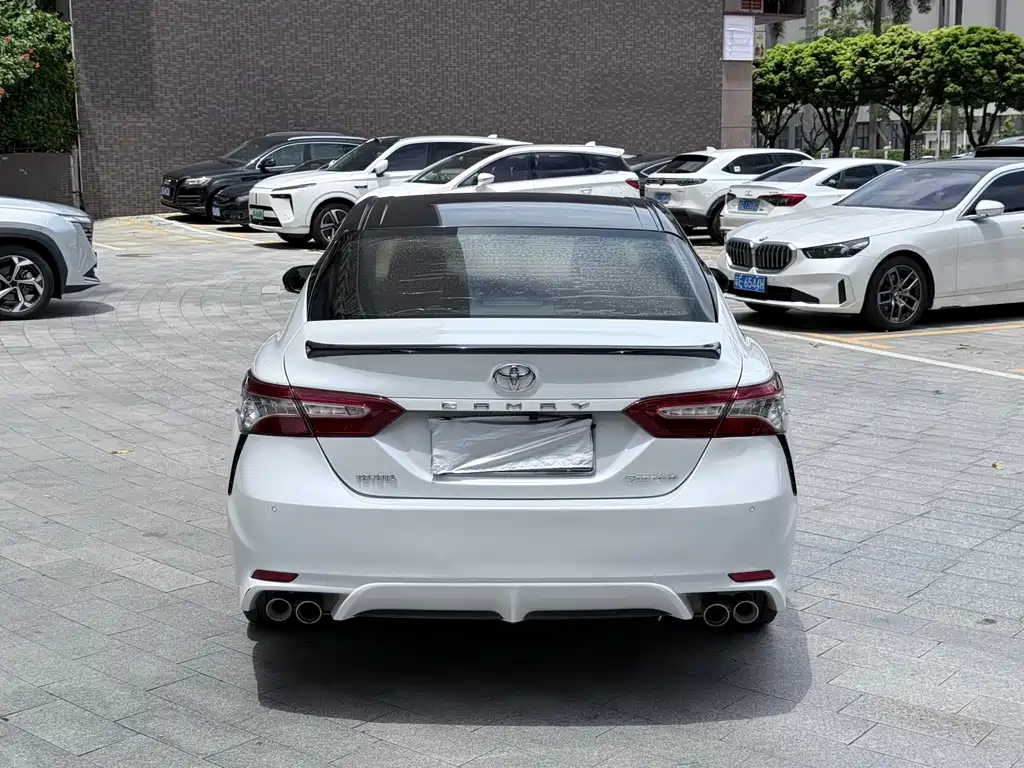 Toyota Camry 2018 — фото 8