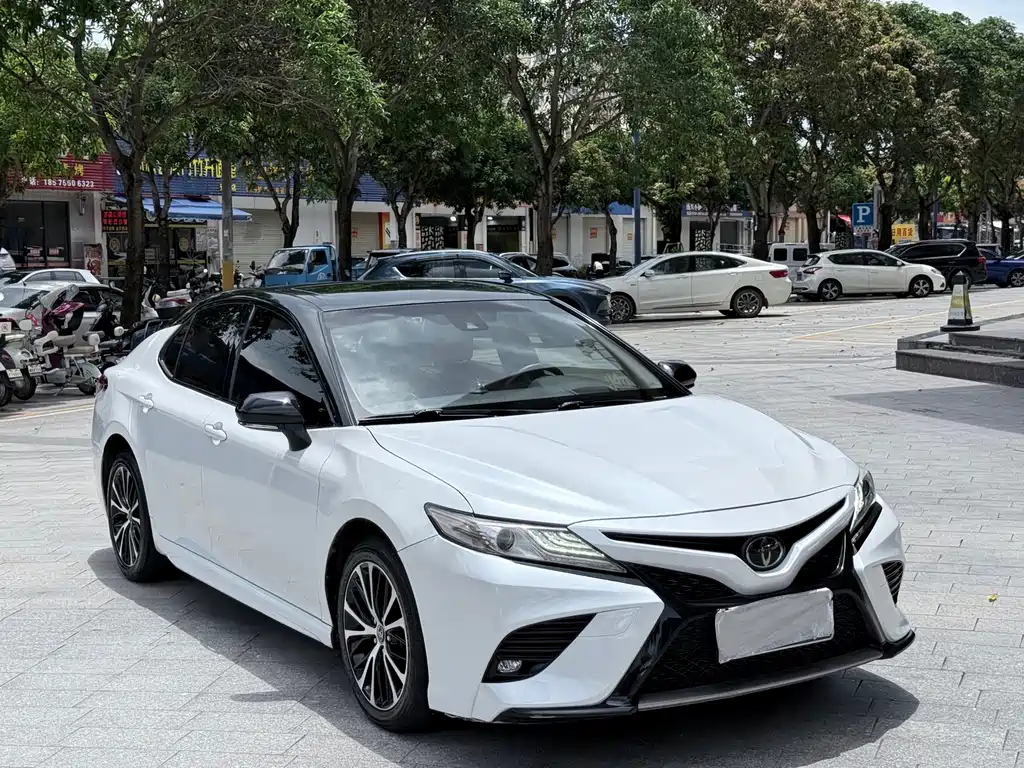 Toyota Camry 2018 — фото 3