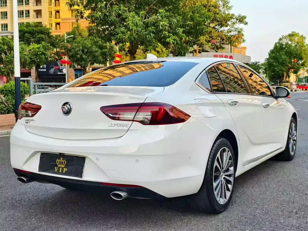 Buick Regal 2018 — фото 9