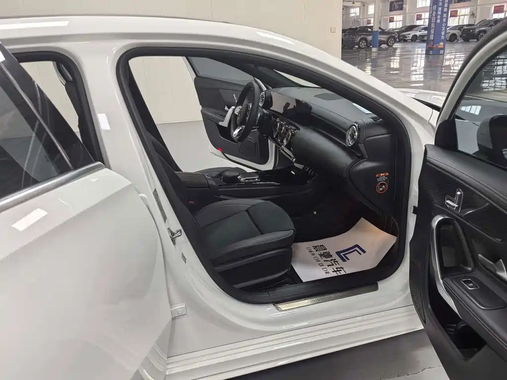 Mercedes-Benz A-Class 2023 — фото 14