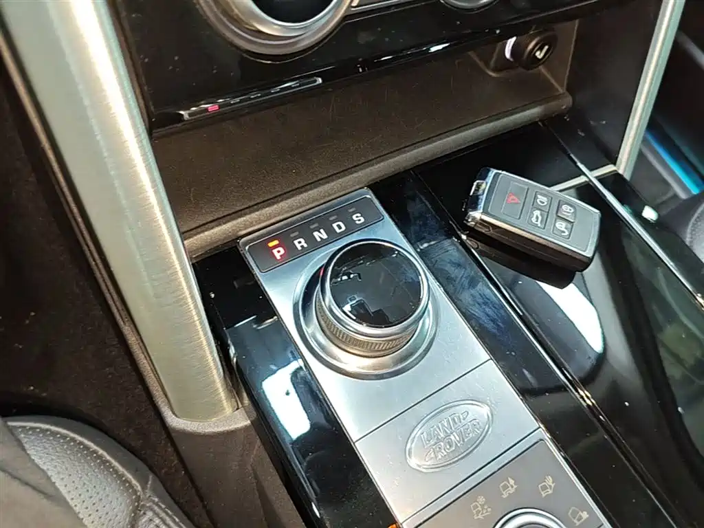 Land Rover Discovery 2019 — фото 14