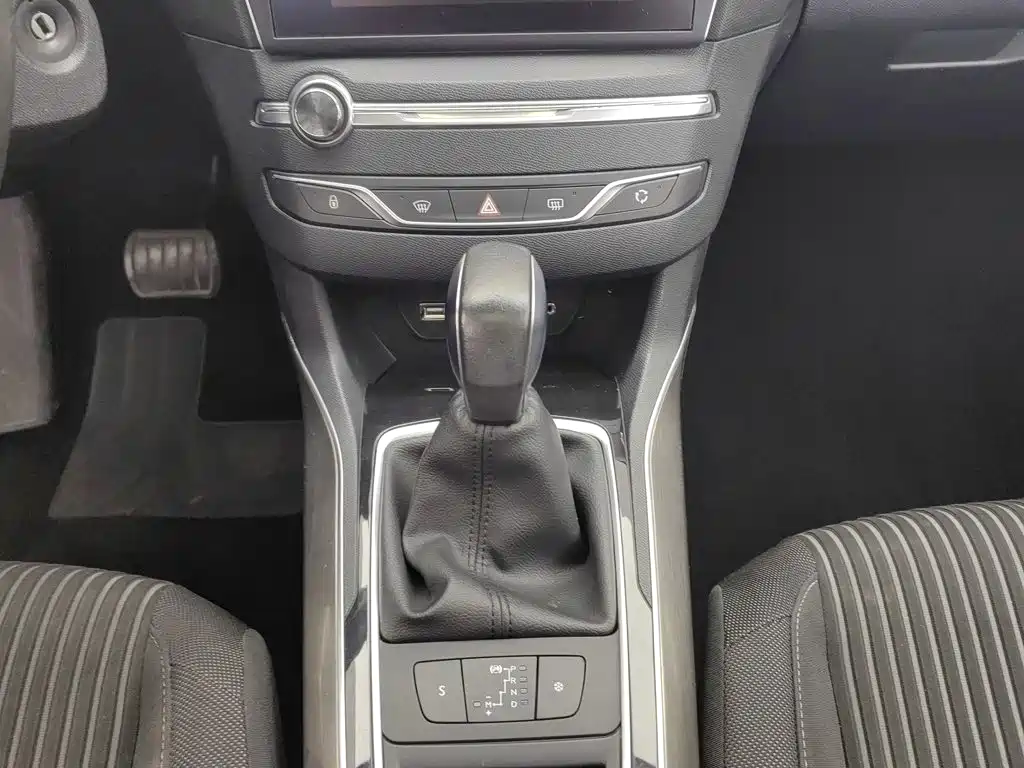 Peugeot 408 2015 — фото 13