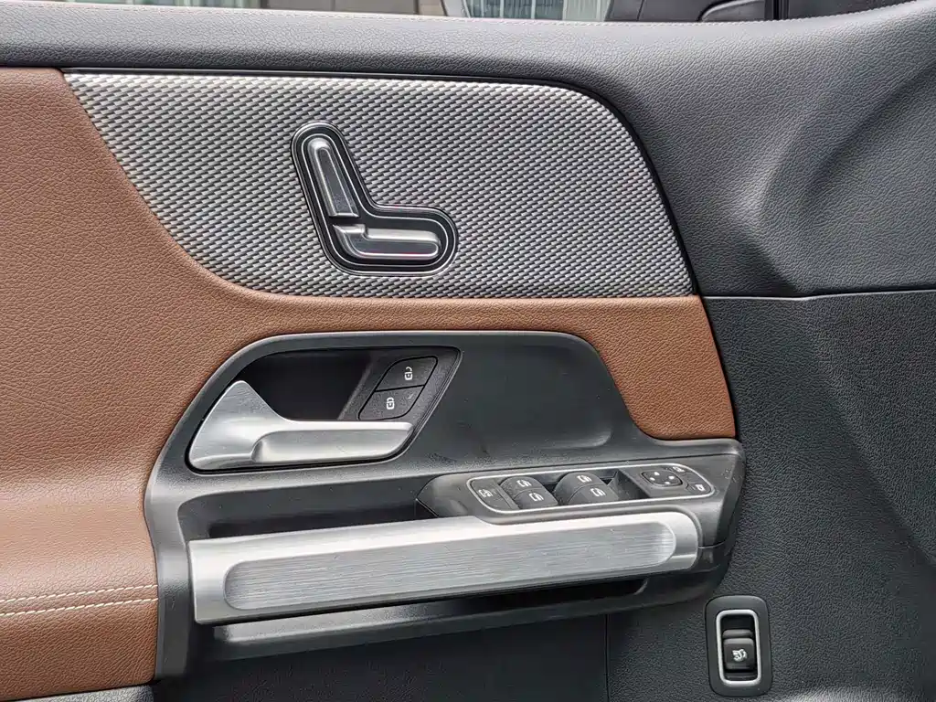 Mercedes-Benz GLB 2025