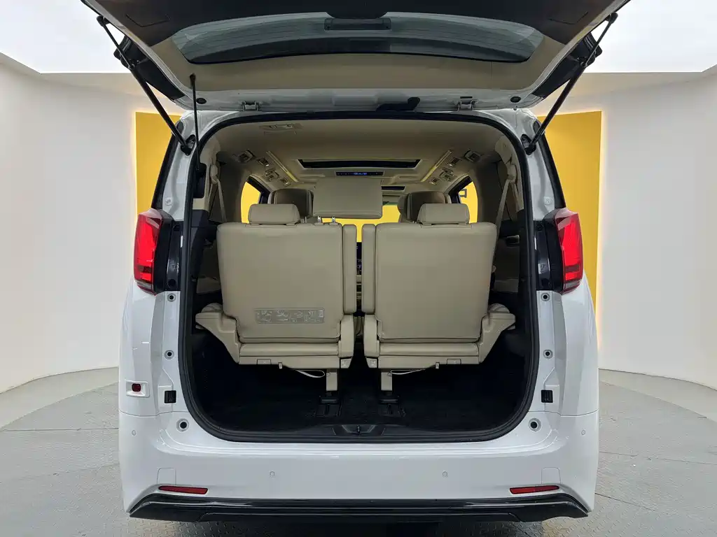 Toyota Alphard 2021 — фото 28