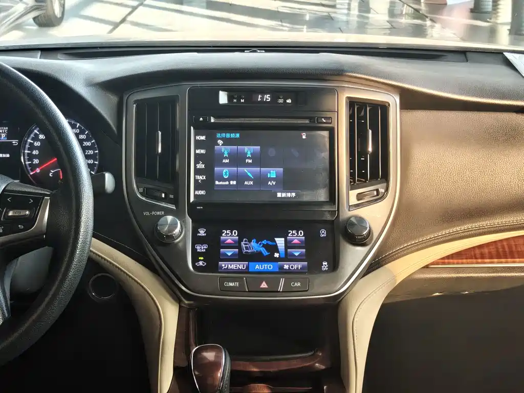 Toyota Crown 2016 — фото 11
