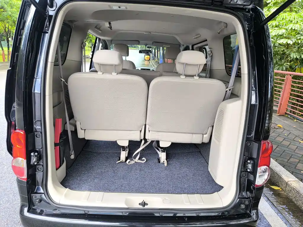 Nissan NV200 2018 — фото 14