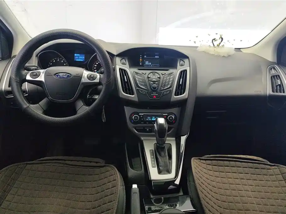 Ford Focus 2015 — фото 12