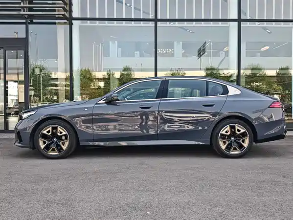 BMW 5 Series 2025