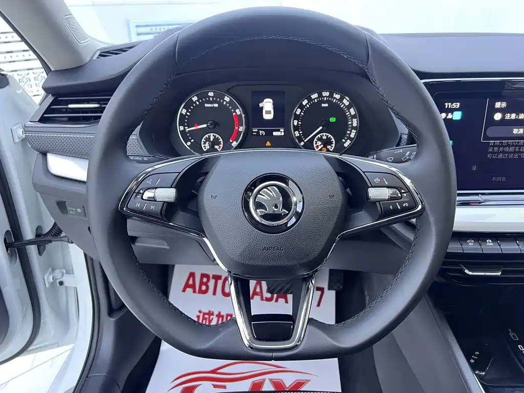 Skoda Octavia 2023 — фото 11