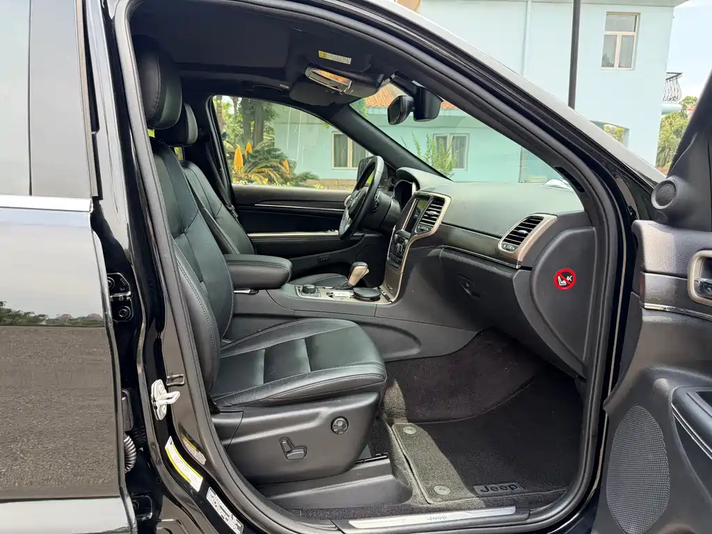 Jeep Grand Cherokee 2019 — фото 15