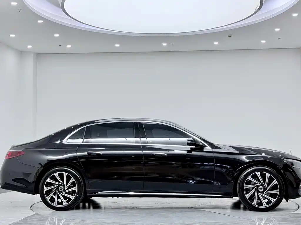 Mercedes-Benz E-Class 2025 — фото 13