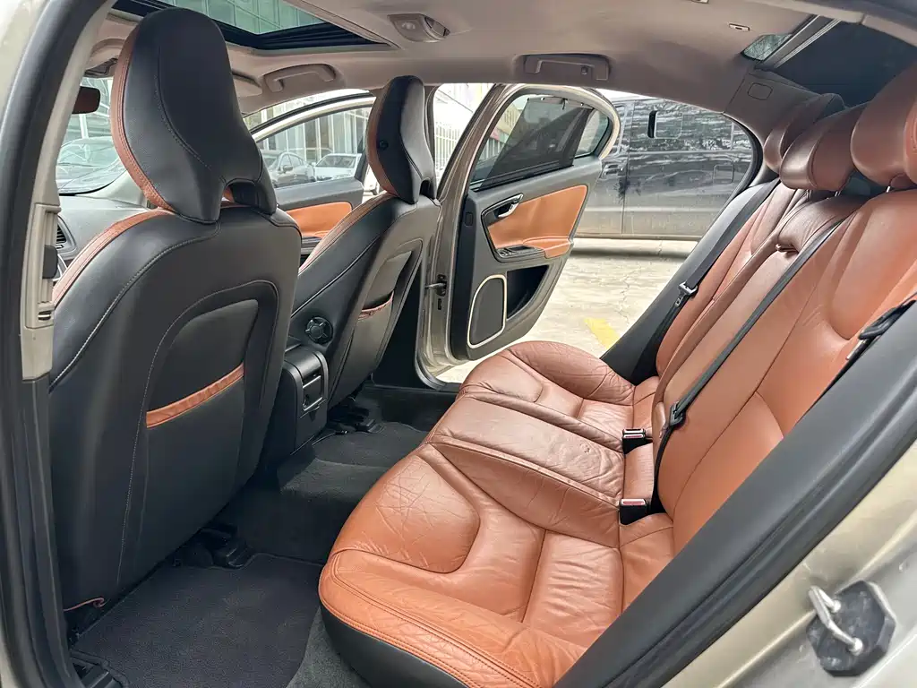 Volvo S60 2015 — фото 11