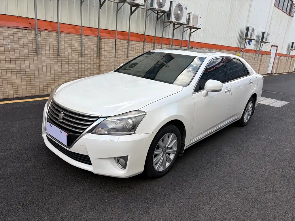 Toyota Crown 2013 — фото 1