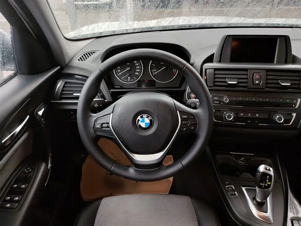 BMW 1 Series 2015 — фото 11
