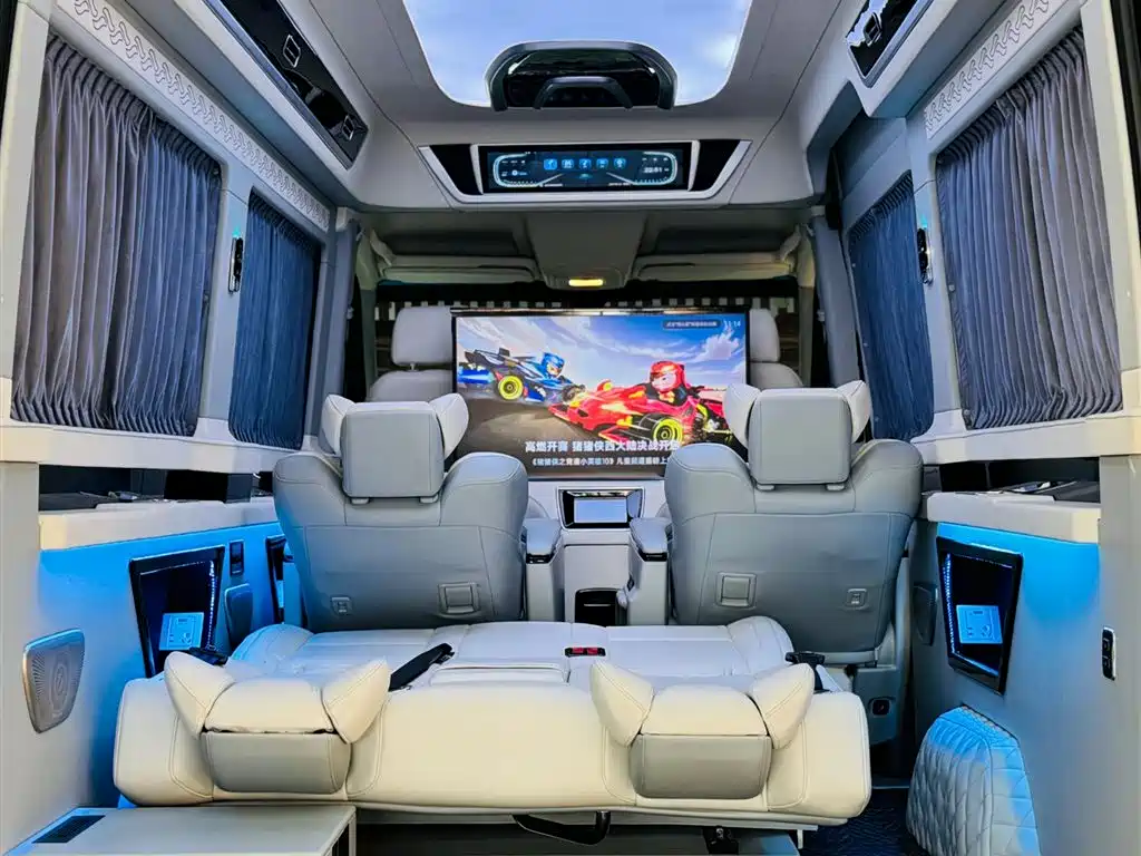 Mercedes-Benz Sprinter 2023 — фото 11