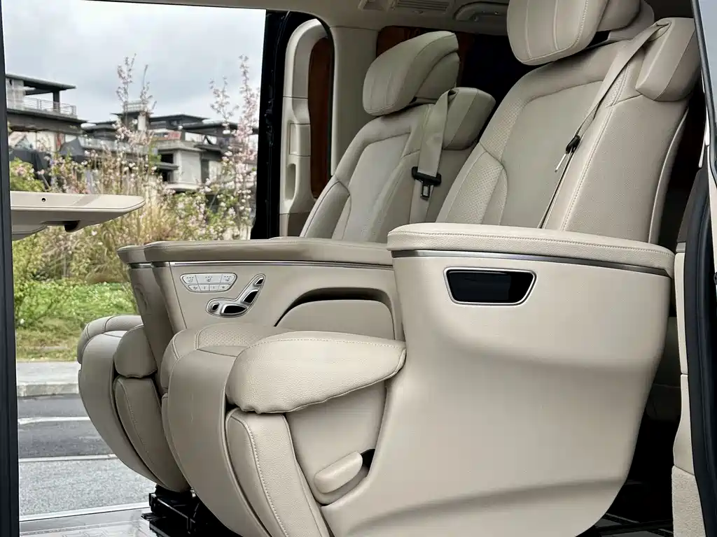 Mercedes-Benz V-Class 2022 — фото 13