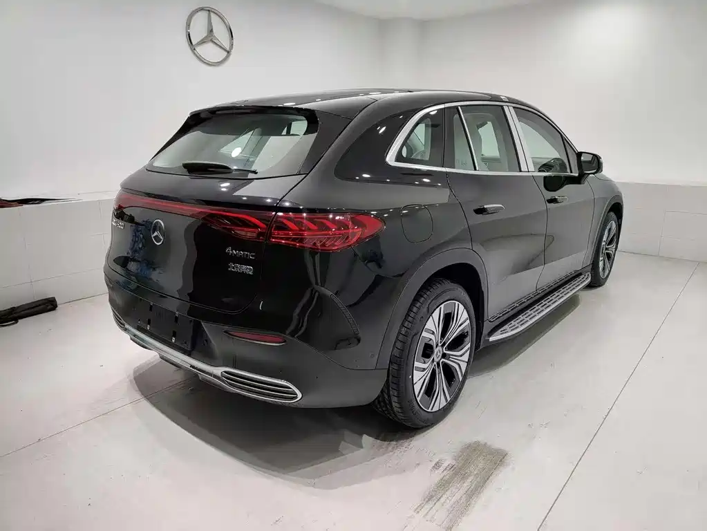 Mercedes-Benz EQE SUV 2025 — фото 12