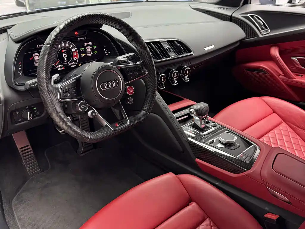 Audi R8 2023 — фото 15