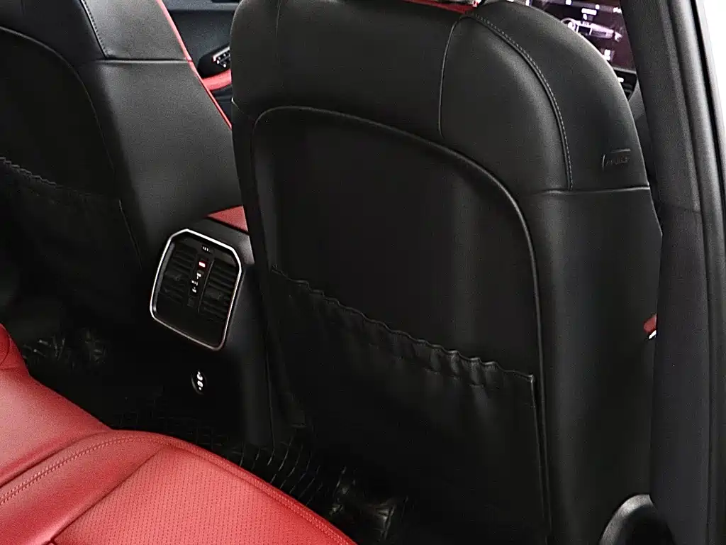 Porsche Macan 2023 — фото 17