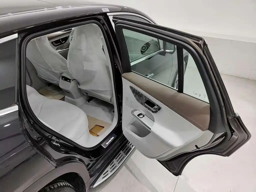 Mercedes-Benz EQE SUV 2025 — фото 12