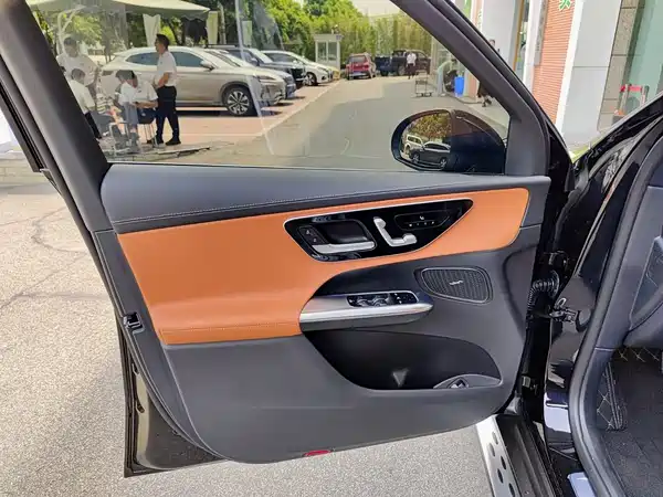 Mercedes-Benz GLC 2025