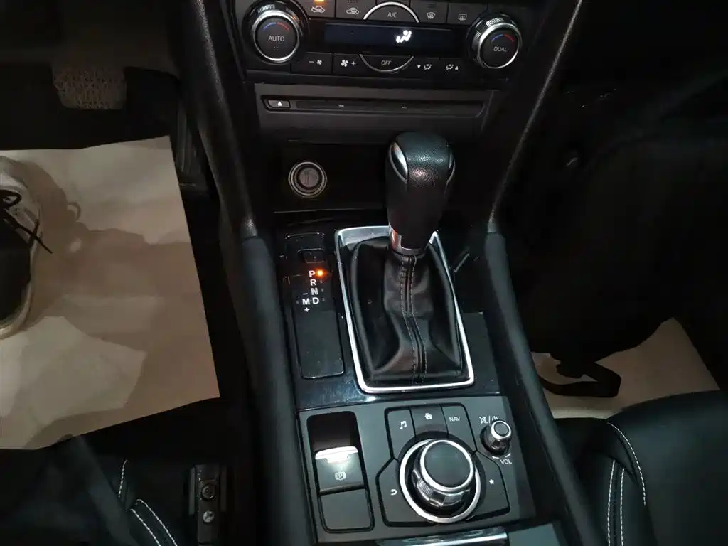 Mazda 3 Axela 2019 — фото 14