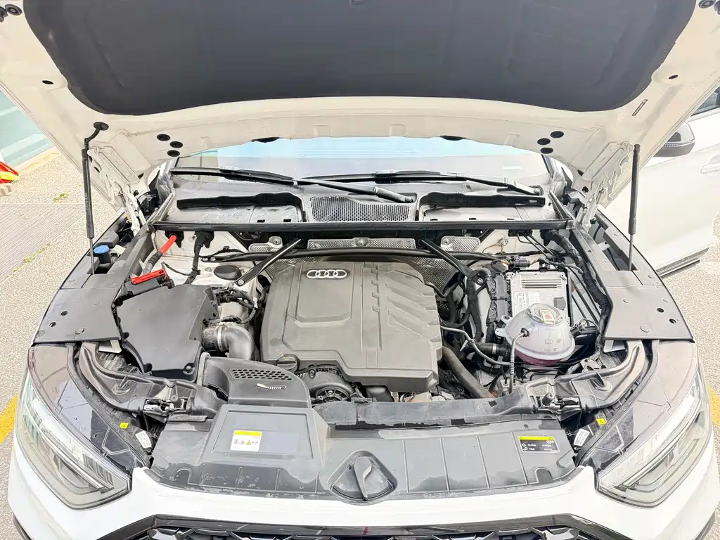 Audi Q5L Sportback 2024 — фото 11