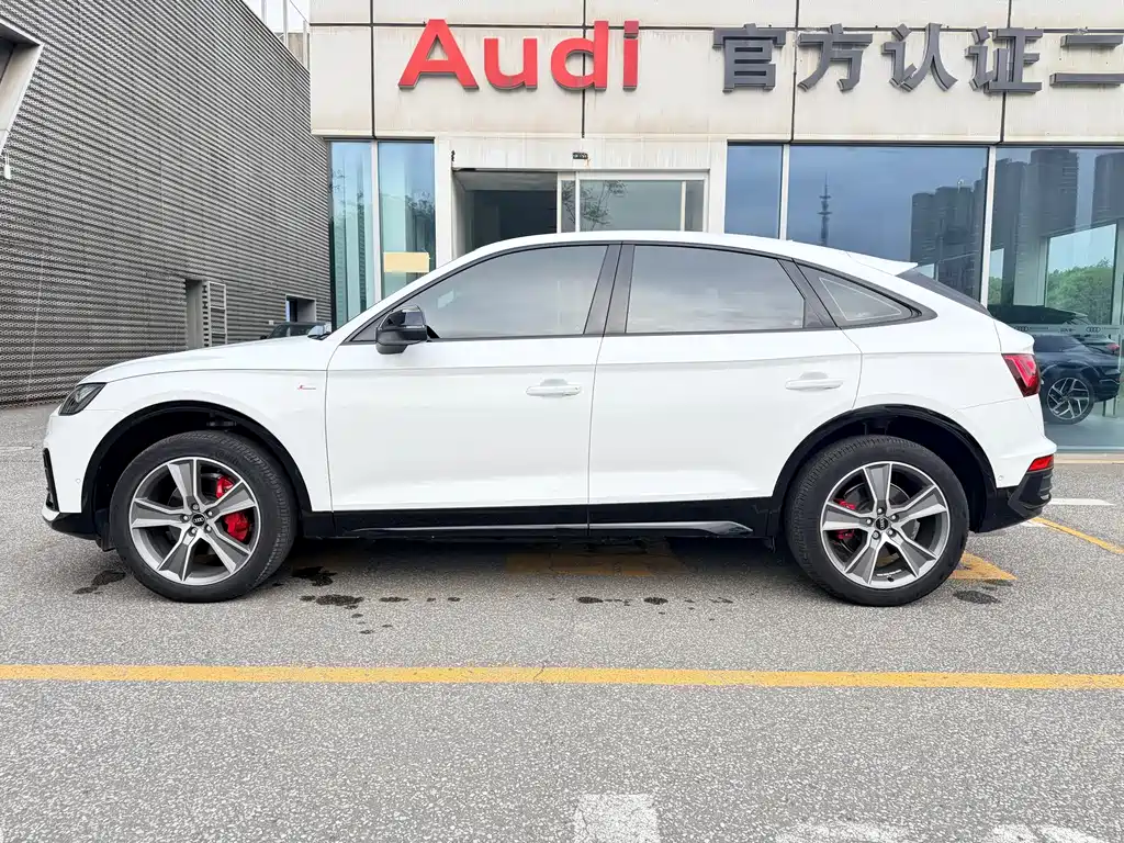 Audi Q5L Sportback 2024 — фото 14