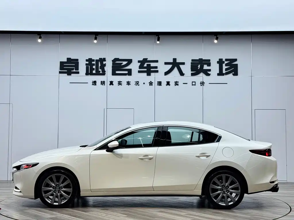 Mazda 3 Axela 2021 — фото 2