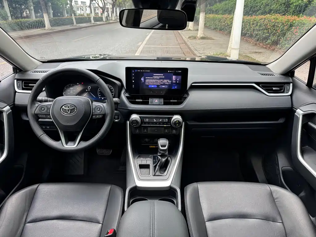Toyota RAV4 2024 — фото 15