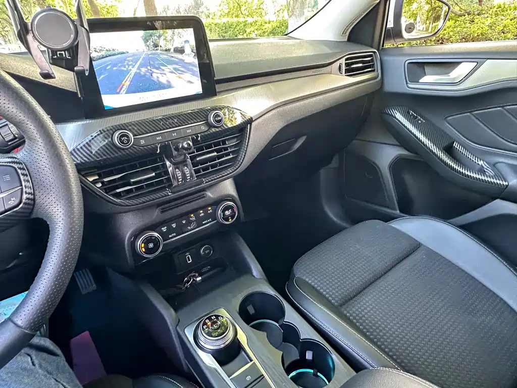 Ford Focus 2019 — фото 17