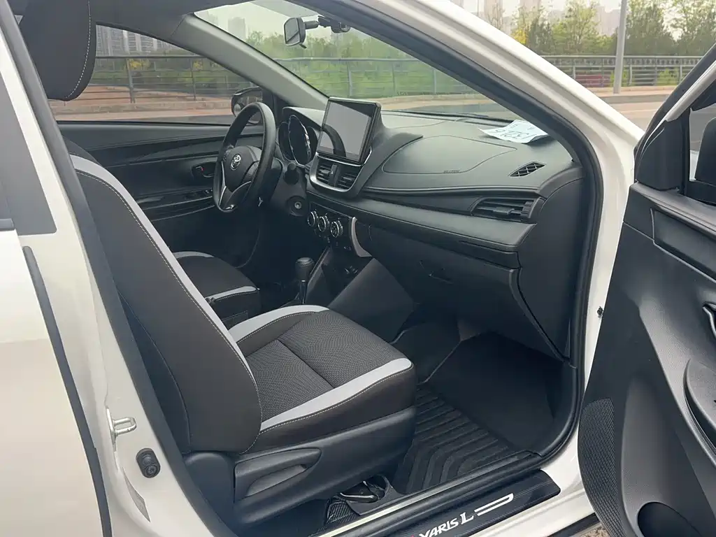 Toyota Yaris L 2022 — фото 23