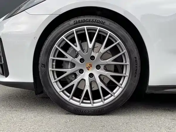 Porsche Panamera 2025