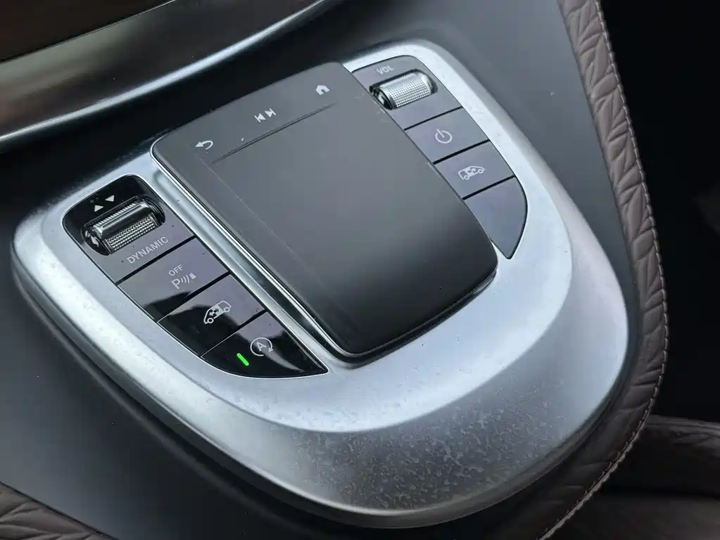 Mercedes-Benz V-Class 2023 — фото 19