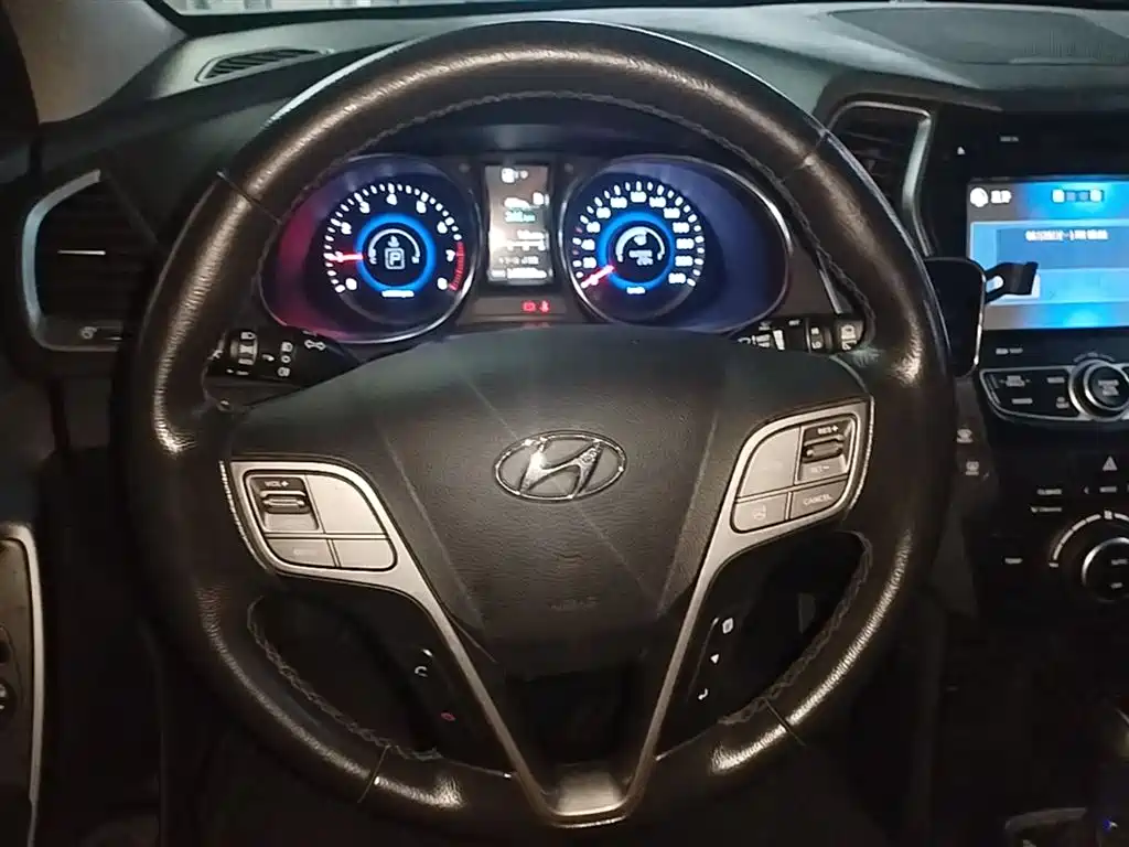 Hyundai Santa Fe 2015 — фото 11