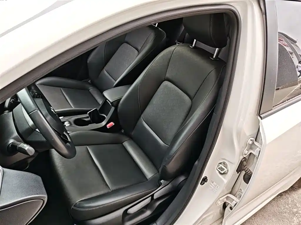 Toyota Corolla 2025 — фото 15