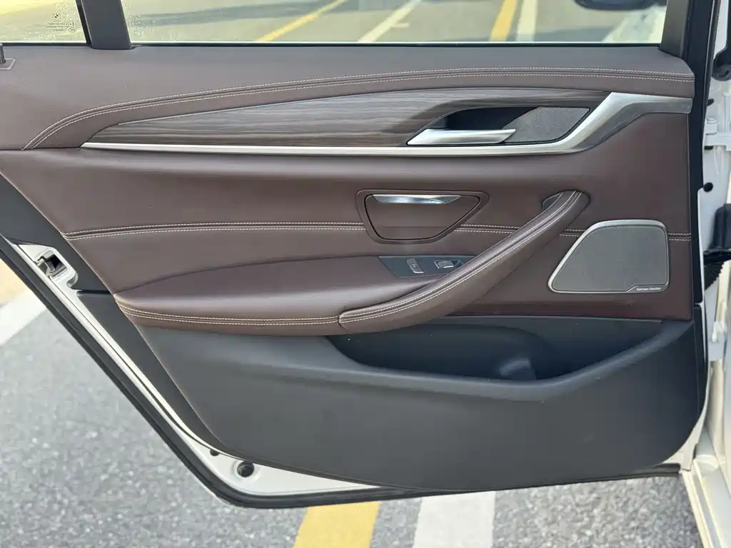 BMW 5 Series New Energy 2020 — фото 26
