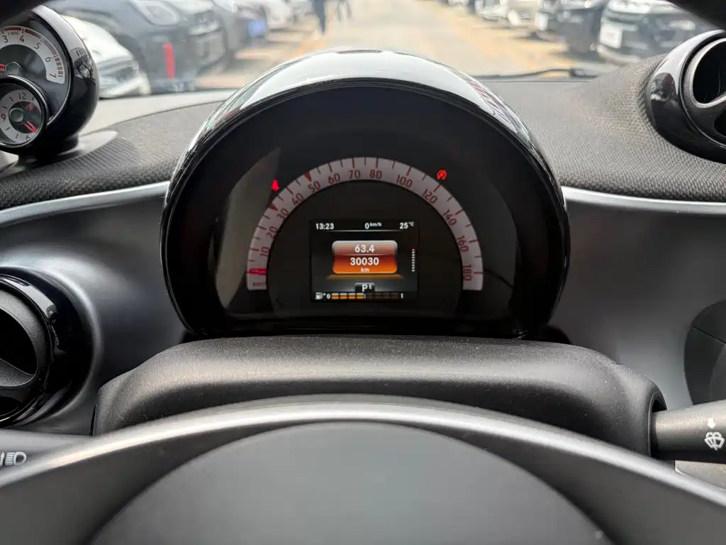 smart Fortwo 2018 — фото 13