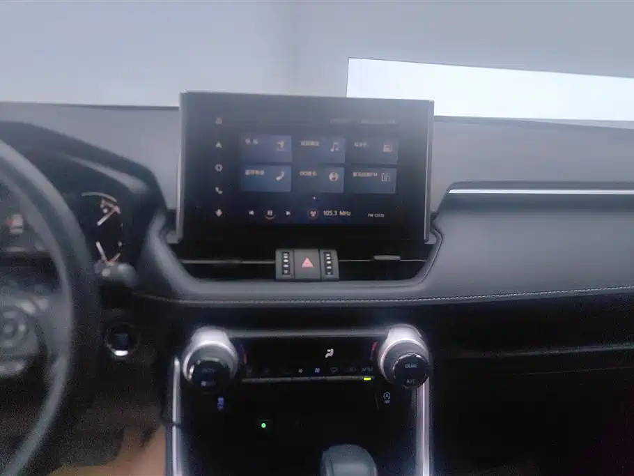 Toyota RAV4 2021 — фото 13