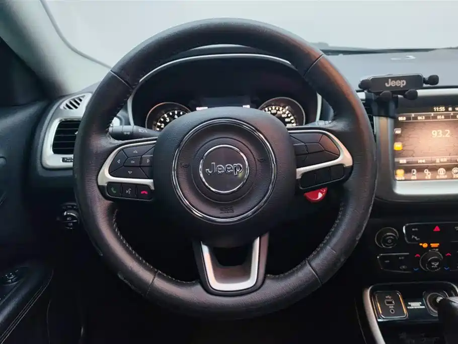 Jeep Compass 2018 — фото 15