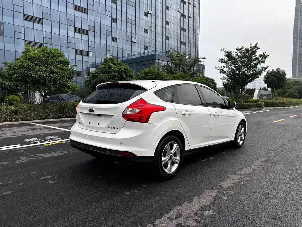 Ford Focus 2014 — фото 6