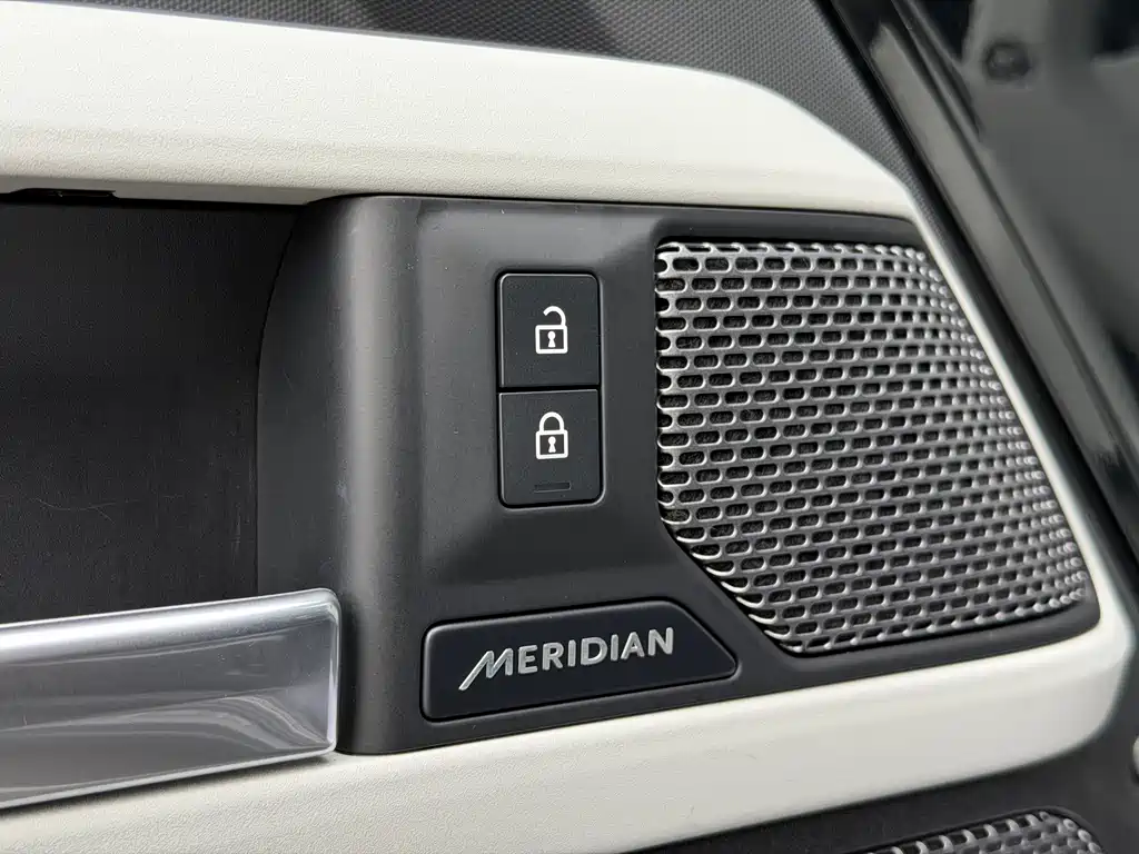 Land Rover Defender 2022