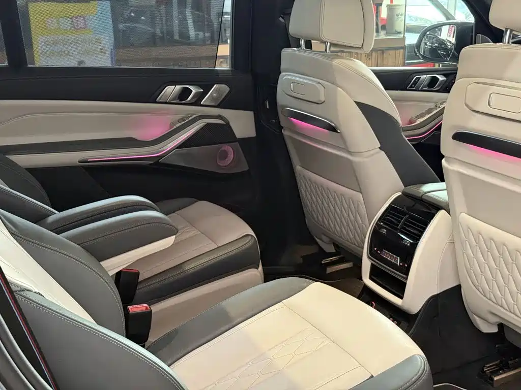 BMW X7 M60i 2023 — фото 13